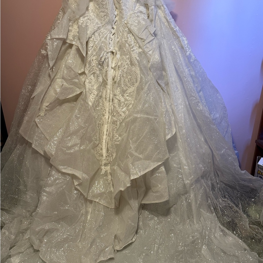 Sparkling White Wedding Dress size 30w plus size NEW